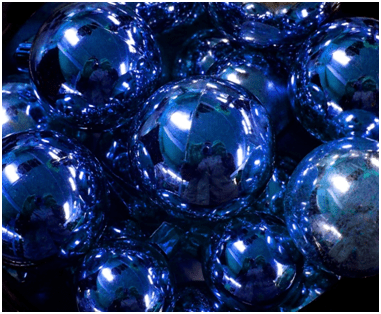 Elegáns kék karácsonyi gömbök